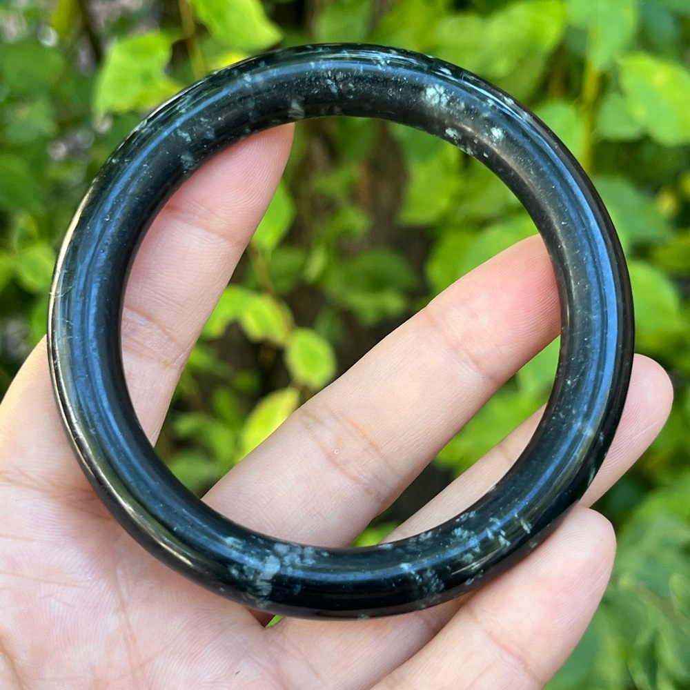 61mm inner diameter black and white serpentine bangle 1558